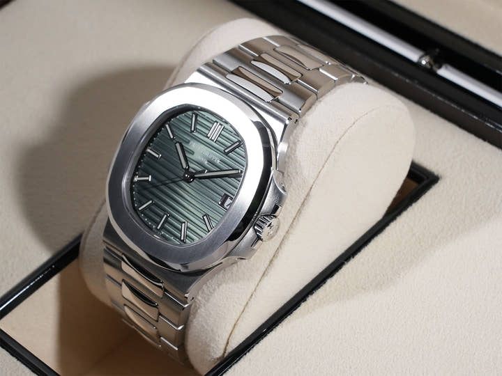 パテックフィリップ ノーチラス Ref.5711/1A-014 ステンレススチール グリーン文字盤