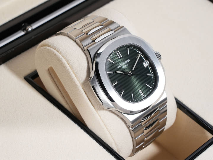 パテックフィリップ ノーチラス Ref.5711/1A-014 ステンレススチール グリーン文字盤