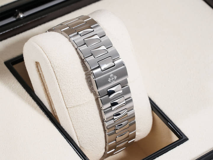 パテックフィリップ ノーチラス Ref.5711/1A-014 ステンレススチール グリーン文字盤