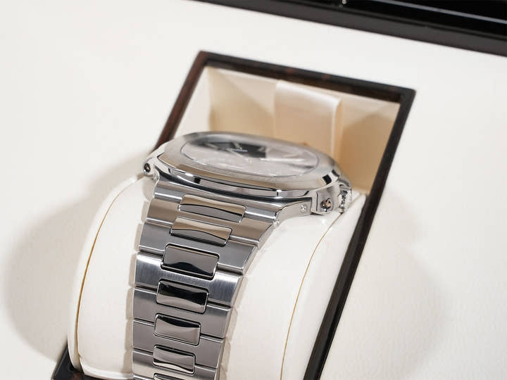 パテックフィリップ ノーチラス プチコンプリケーション TIFFANY&CO. Ref.5712/1A-001 ステンレススチール ブルー文字盤