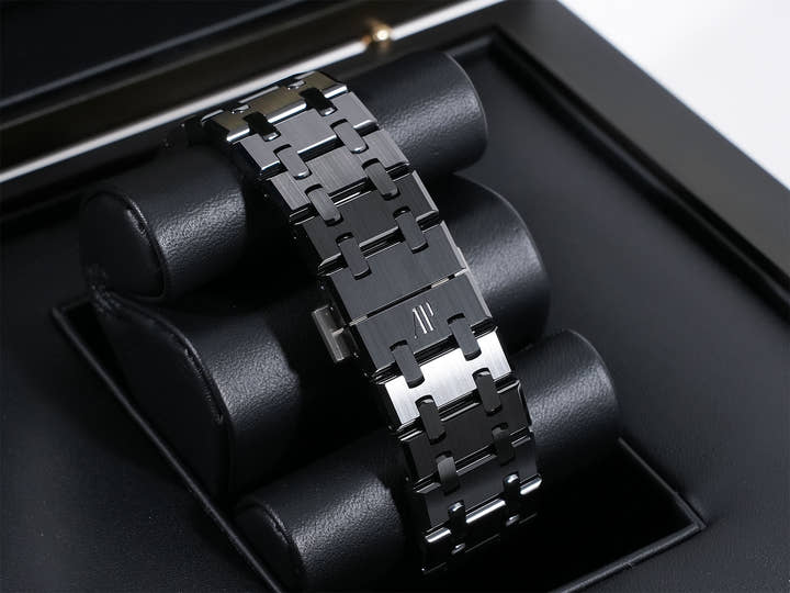 オーデマピゲ ロイヤルオーク クロノグラフ 50周年記念 Ref.26240CE.OO.1225CE.01 ブラックセラミック ブラック文字盤