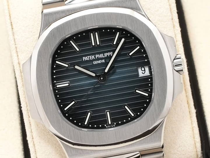 パテックフィリップ ノーチラス Ref.5711/1A-010 ステンレススチール ブルー文字盤
