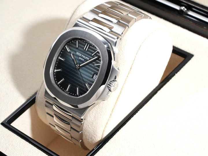パテックフィリップ ノーチラス Ref.5711/1A-010 ステンレススチール ブルー文字盤