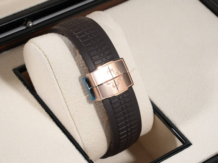 Patek Philippe Aquanaut Chronograph Ref.5968R-001 Brown Soleil Dial Unused 8g5oprjp