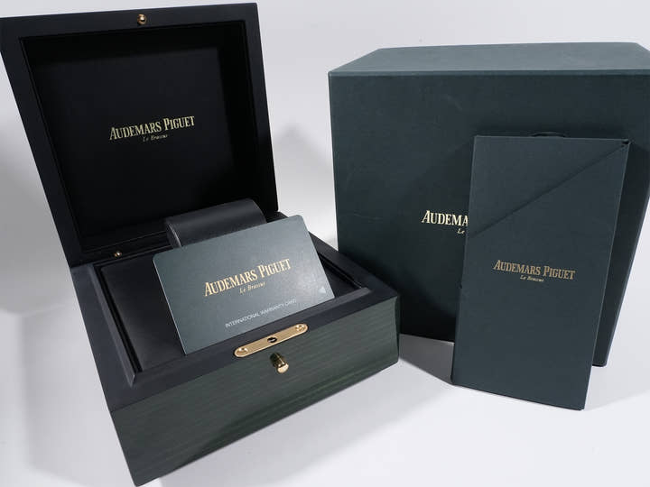 オーデマピゲ CODE 11.59 バイ オーデマ ピゲ クロノグラフ Ref.26393NB.OO.A002KB.01 ホワイトゴールド/セラミック スモークグレー文字盤