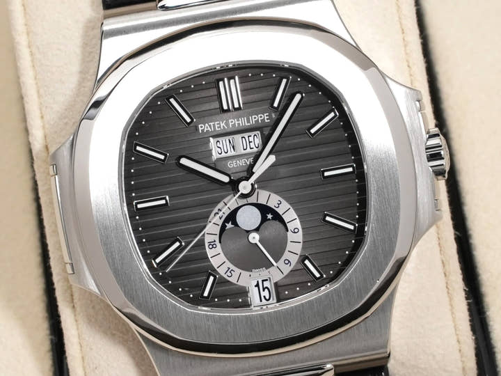 パテックフィリップ ノーチラス アニュアルカレンダー ムーンフェイズ Ref.5726A-001 ステンレススチール ブラック文字盤
