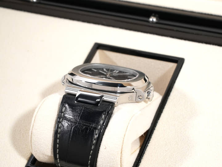 パテックフィリップ ノーチラス アニュアルカレンダー ムーンフェイズ Ref.5726A-001 ステンレススチール ブラック文字盤