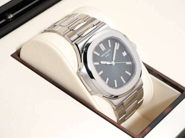 パテックフィリップ ノーチラス Ref.5711/1A-001 ステンレススチール ブルー文字盤