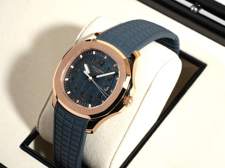 パテックフィリップ アクアノート トラベルタイム Ref.5269R-001 ローズゴールド ブルーグレー文字盤