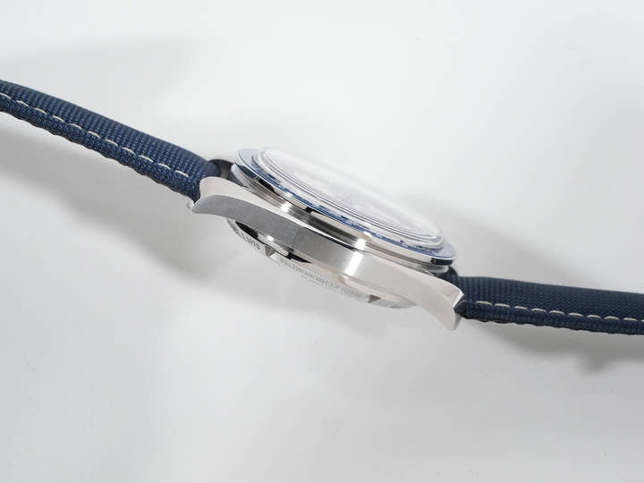 オメガ スピードマスター 記念モデル コーアクシャル マスター クロノメーター クロノグラフ 42MM Ref.310.32.42.50.02.001 SS シルバー文字盤 未使用 tnx94fqp