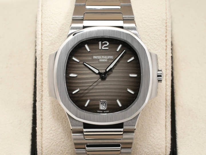 パテックフィリップ ノーチラス Ref.7118/1A-011 ステンレススチール スモークグレー文字盤