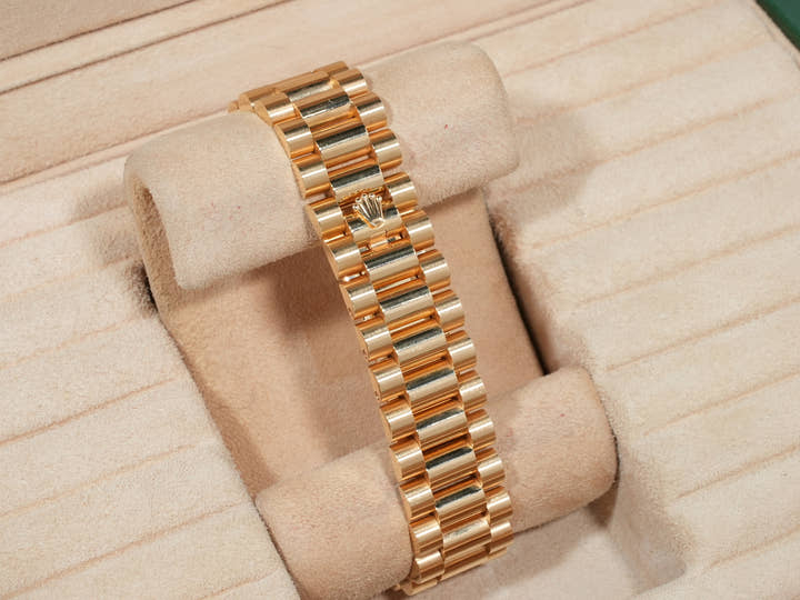 ロレックス デイデイト36 Ref.118238 イエローゴールド ブラック ピラミッド文字盤