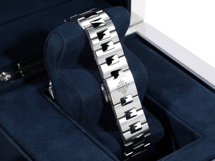 パテックフィリップ キュビタス Ref.5821/1A-001 ステンレススチール グリーン文字盤