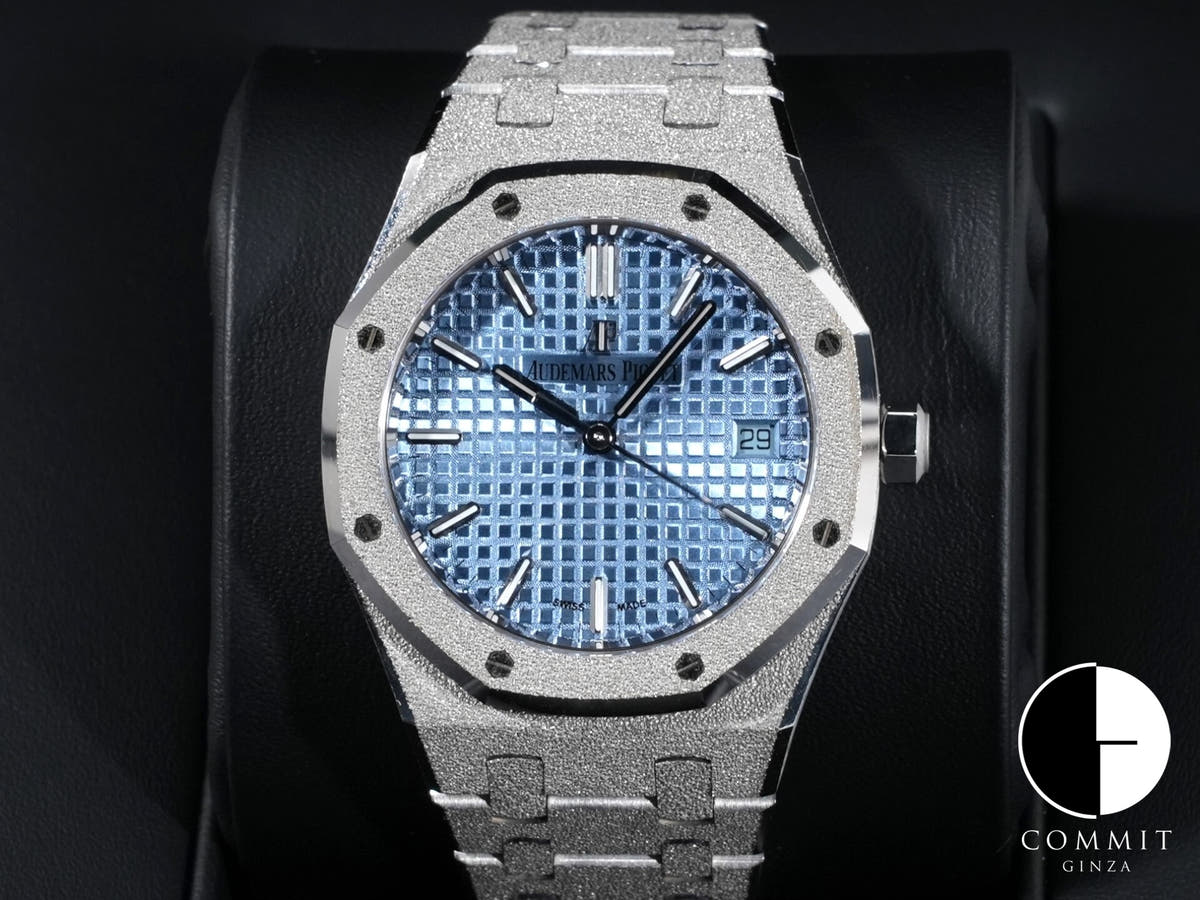 Audemars Piguet Royal Oak Frosted Gold Ref. 77353BC.GG.1263BC.01 White Gold Light Blue Dial