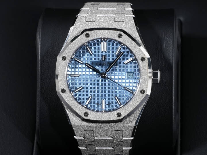 Audemars Piguet Royal Oak Frosted Gold Ref. 77353BC.GG.1263BC.01 White Gold Light Blue Dial