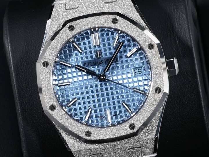 Audemars Piguet Royal Oak Frosted Gold Ref. 77353BC.GG.1263BC.01 White Gold Light Blue Dial