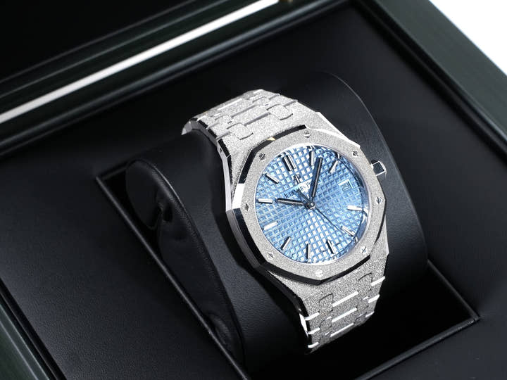 Audemars Piguet Royal Oak Frosted Gold Ref. 77353BC.GG.1263BC.01 White Gold Light Blue Dial