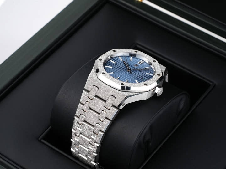 Audemars Piguet Royal Oak Frosted Gold Ref. 77353BC.GG.1263BC.01 White Gold Light Blue Dial
