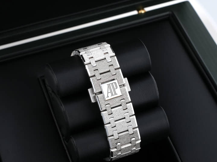 Audemars Piguet Royal Oak Frosted Gold Ref. 77353BC.GG.1263BC.01 White Gold Light Blue Dial