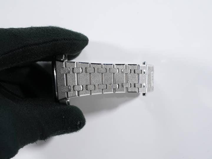 Audemars Piguet Royal Oak Frosted Gold Ref. 77353BC.GG.1263BC.01 White Gold Light Blue Dial