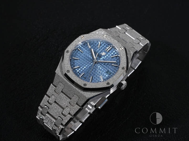 Audemars Piguet Royal Oak Frosted Gold Ref. 77353BC.GG.1263BC.01 White Gold Light Blue Dial