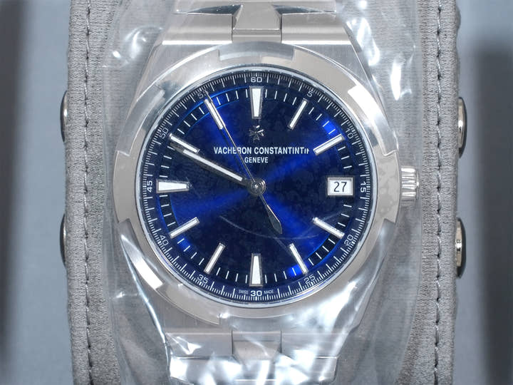 ヴァシュロンコンスタンタン オーヴァーシーズ オートマティック Ref.4520V/210A-B128 ブルー文字盤 未使用 ephdcedj
