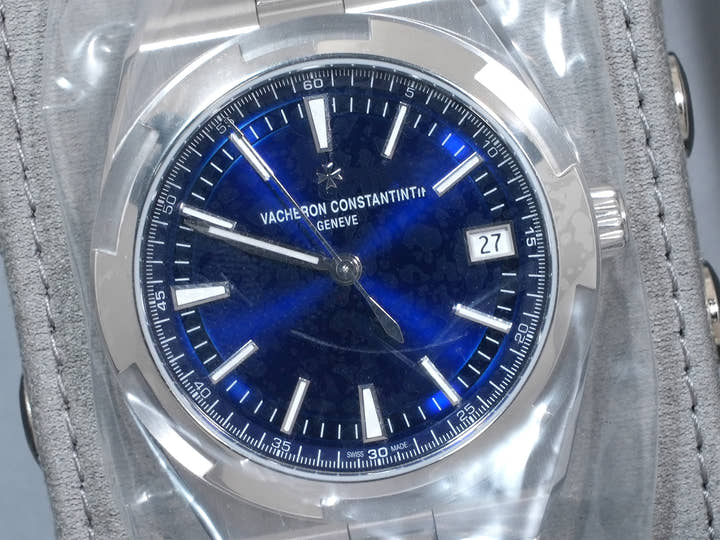 ヴァシュロンコンスタンタン オーヴァーシーズ オートマティック Ref.4520V/210A-B128 ブルー文字盤 未使用 ephdcedj