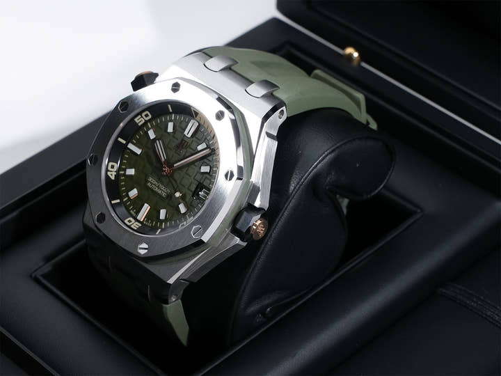 Audemars Piguet Royal Oak Offshore Diver Ref. 15720ST.OO.A052CA.01 Stainless Steel Khaki Green Dial