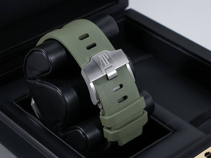 Audemars Piguet Royal Oak Offshore Diver Ref. 15720ST.OO.A052CA.01 Stainless Steel Khaki Green Dial