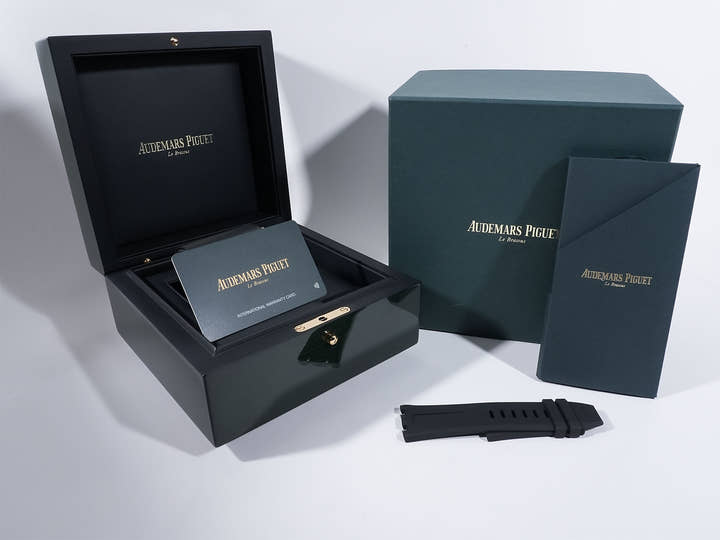 Audemars Piguet Royal Oak Offshore Diver Ref. 15720ST.OO.A052CA.01 Stainless Steel Khaki Green Dial