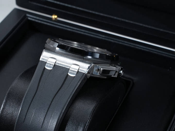 Audemars Piguet Royal Oak Offshore Chronograph Ref. 26400SO.OO.A002CA.01 Stainless Steel Silver Dial