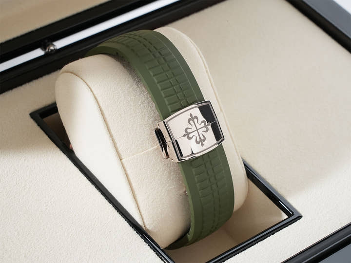 パテックフィリップ アクアノート Ref.5168G-010 ホワイトゴールド カーキグリーン文字盤