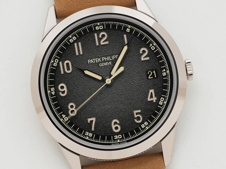 パテックフィリップ カラトラバ Ref.5226G-001 ホワイトゴールド ブラックグラデーションのテクスチャード ラック アントラサイト文字盤