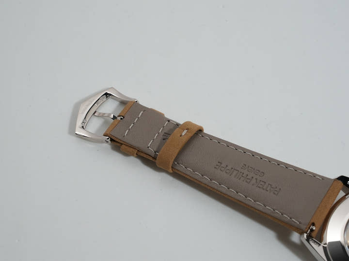 パテックフィリップ カラトラバ Ref.5226G-001 ホワイトゴールド ブラックグラデーションのテクスチャード ラック アントラサイト文字盤