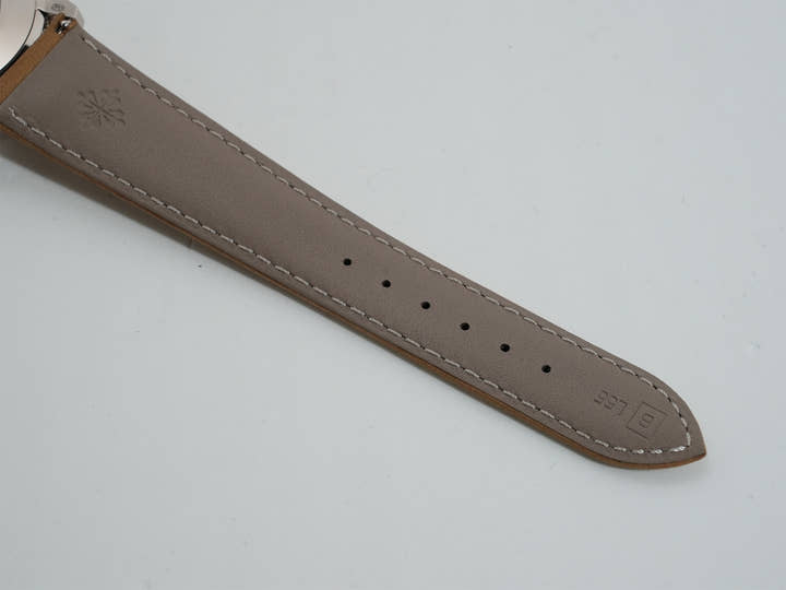 パテックフィリップ カラトラバ Ref.5226G-001 ホワイトゴールド ブラックグラデーションのテクスチャード ラック アントラサイト文字盤