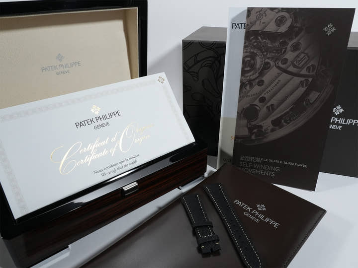 パテックフィリップ カラトラバ Ref.5226G-001 ホワイトゴールド ブラックグラデーションのテクスチャード ラック アントラサイト文字盤