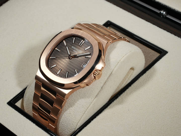 パテックフィリップ ノーチラス Ref.5711/1R-001 ローズゴールド ブラウン・ブラック・グラデーション文字盤