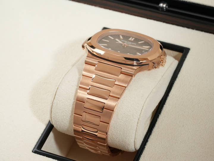 パテックフィリップ ノーチラス Ref.5711/1R-001 ローズゴールド ブラウン・ブラック・グラデーション文字盤