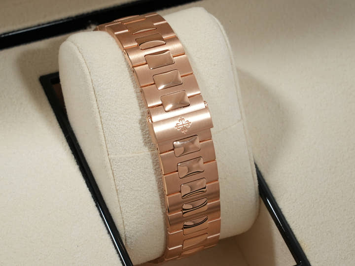 パテックフィリップ ノーチラス Ref.5711/1R-001 ローズゴールド ブラウン・ブラック・グラデーション文字盤