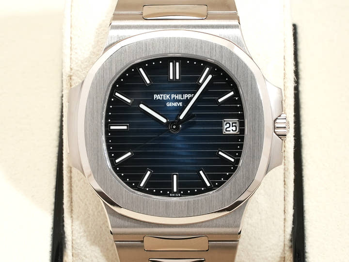 Patek Philippe Nautilus Ref. 5811/1G-001 White Gold Blue Sunburst Dial