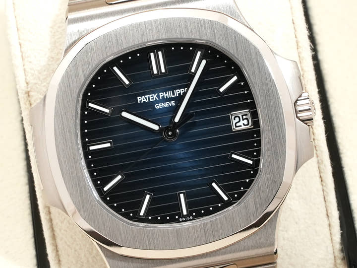 Patek Philippe Nautilus Ref. 5811/1G-001 White Gold Blue Sunburst Dial