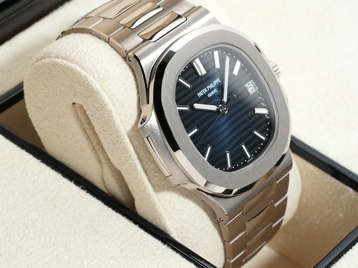 Patek Philippe Nautilus Ref. 5811/1G-001 White Gold Blue Sunburst Dial