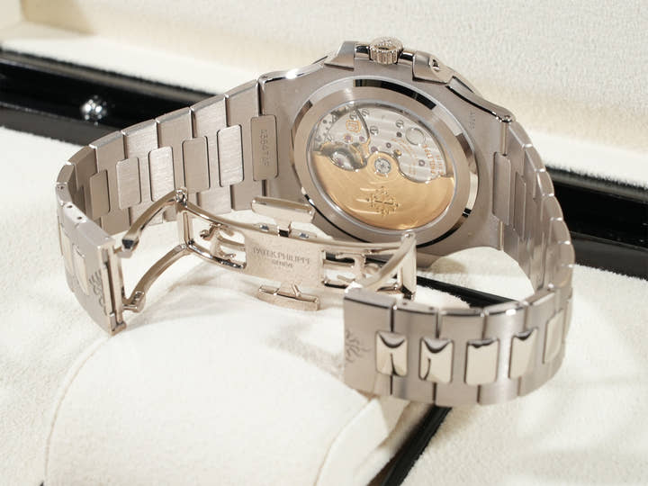 Patek Philippe Nautilus Ref. 5811/1G-001 White Gold Blue Sunburst Dial