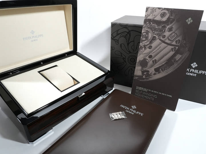 Patek Philippe Nautilus Ref. 5811/1G-001 White Gold Blue Sunburst Dial