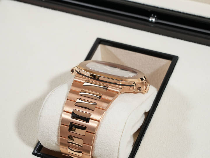 パテックフィリップ ノーチラス Ref.5712/1R-001 ローズゴールド ブラウン ソレイユ文字盤