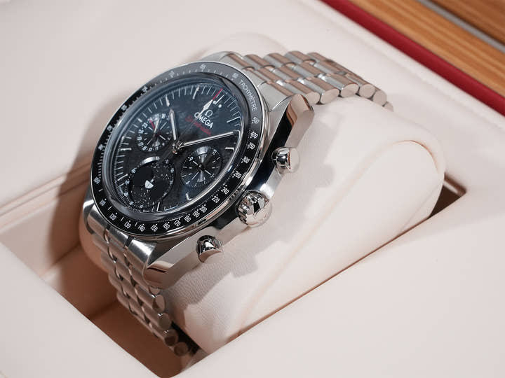 オメガ スピードマスター ムーンフェイズ メテオライト Ref.304.30.43.52.01.001 メテオライト文字盤 未使用 ix6ntmvo