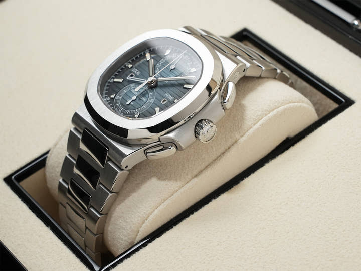 パテックフィリップ ノーチラス トラベルタイム クロノグラフ Ref.5990/1A-011 ステンレススチール ブルーソレイユ文字盤