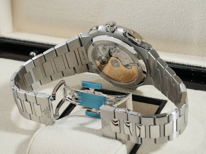 パテックフィリップ ノーチラス トラベルタイム クロノグラフ Ref.5990/1A-011 ステンレススチール ブルーソレイユ文字盤