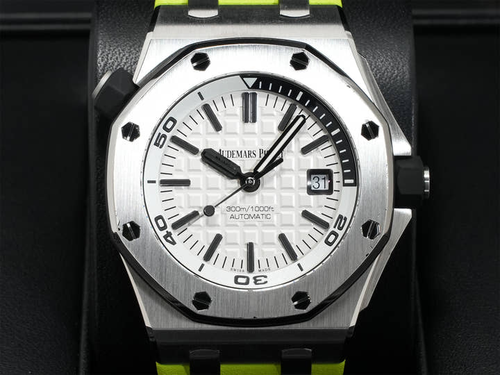 Audemars Piguet Royal Oak Offshore Diver Ref. 15710ST.OO.A002CA.02 Stainless Steel Silver (Mega Tapestry) Dial