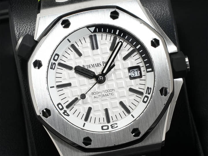 Audemars Piguet Royal Oak Offshore Diver Ref. 15710ST.OO.A002CA.02 Stainless Steel Silver (Mega Tapestry) Dial